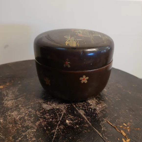 Vintage Round Japanese Lacquer Box with Lid & Decorative Abelone Inlay S… - Picture 5 of 9
